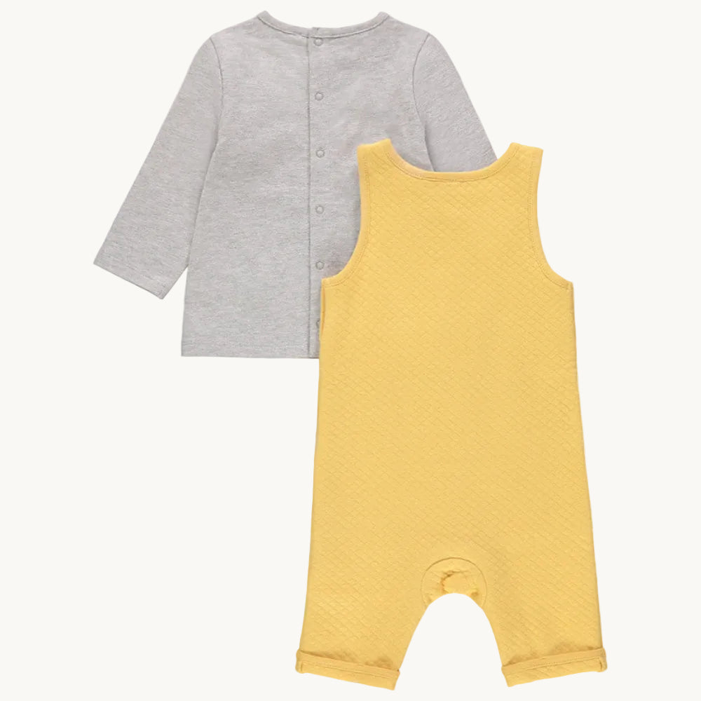 Ensemble salopette matelassée et t-shirt