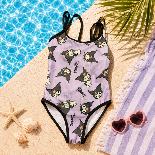Maillot de bain une pièce enfant Kuromi Sanrio violet pastel goth-kawaï