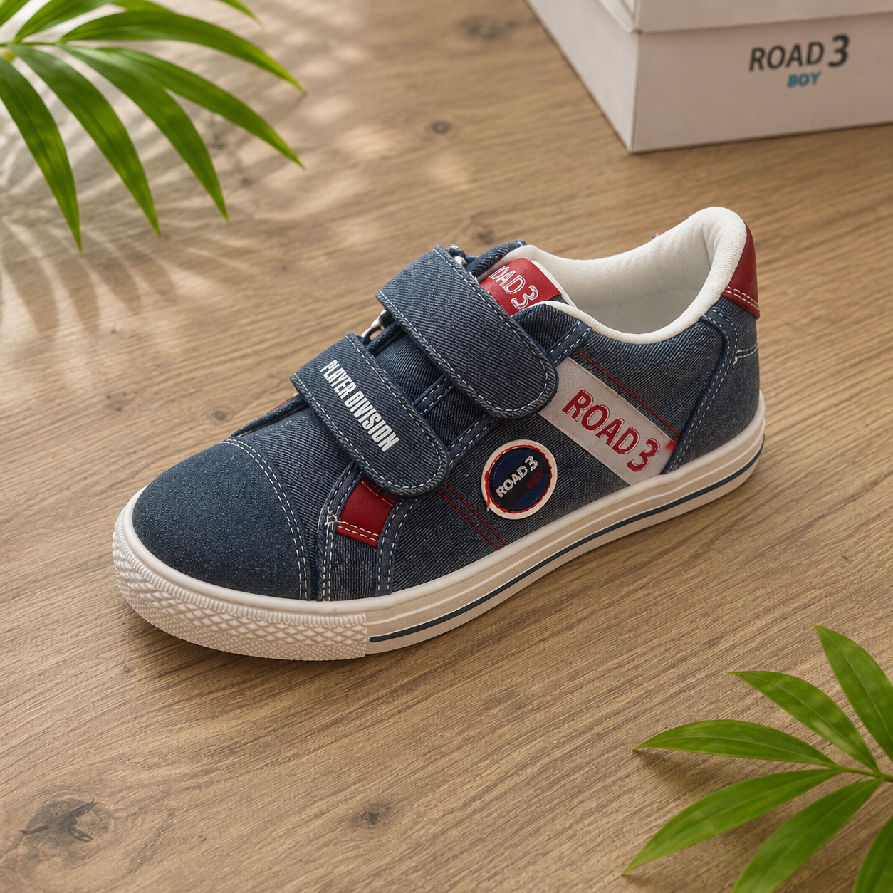 Baskets garçon ROAD 3 – Bleu marine & rouge à double scratch