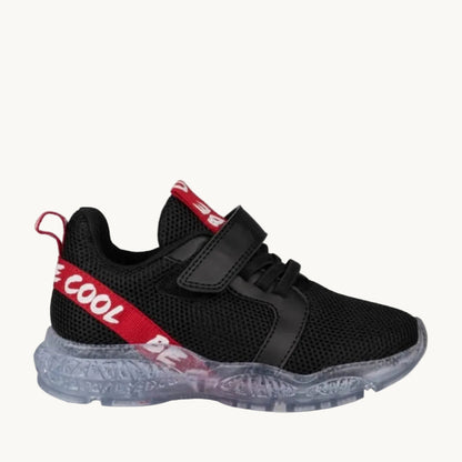 Baskets Sport Enfant Respirantes en Mesh Noir – Fermeture Scratch et Languette Rouge "BE COOL"