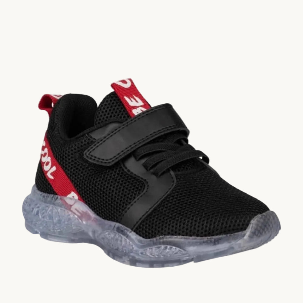 Baskets Sport Enfant Respirantes en Mesh Noir – Fermeture Scratch et Languette Rouge "BE COOL"