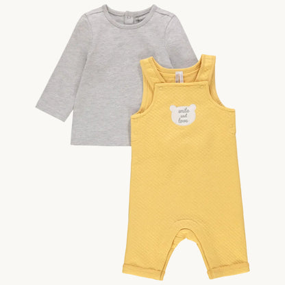 Ensemble salopette matelassée et t-shirt