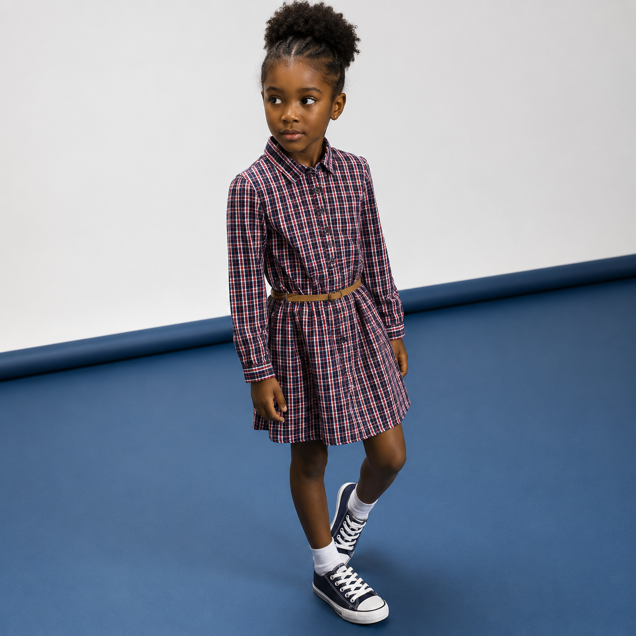 Robe chemise Fille à carreaux bleus et rouges avec ceinture camel